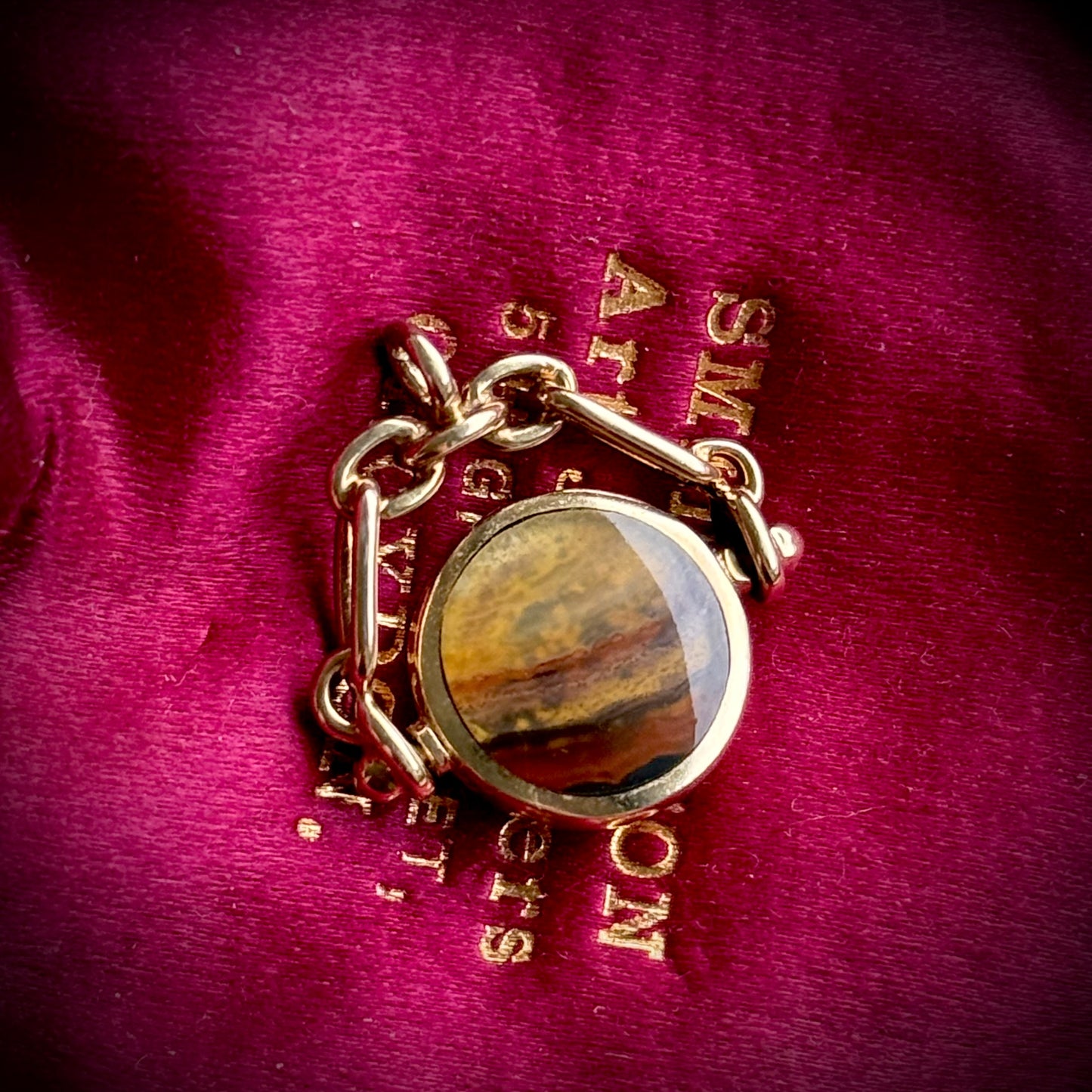 Vintage Agate Spinning Fob in 9 Carat Gold; Circa 1998