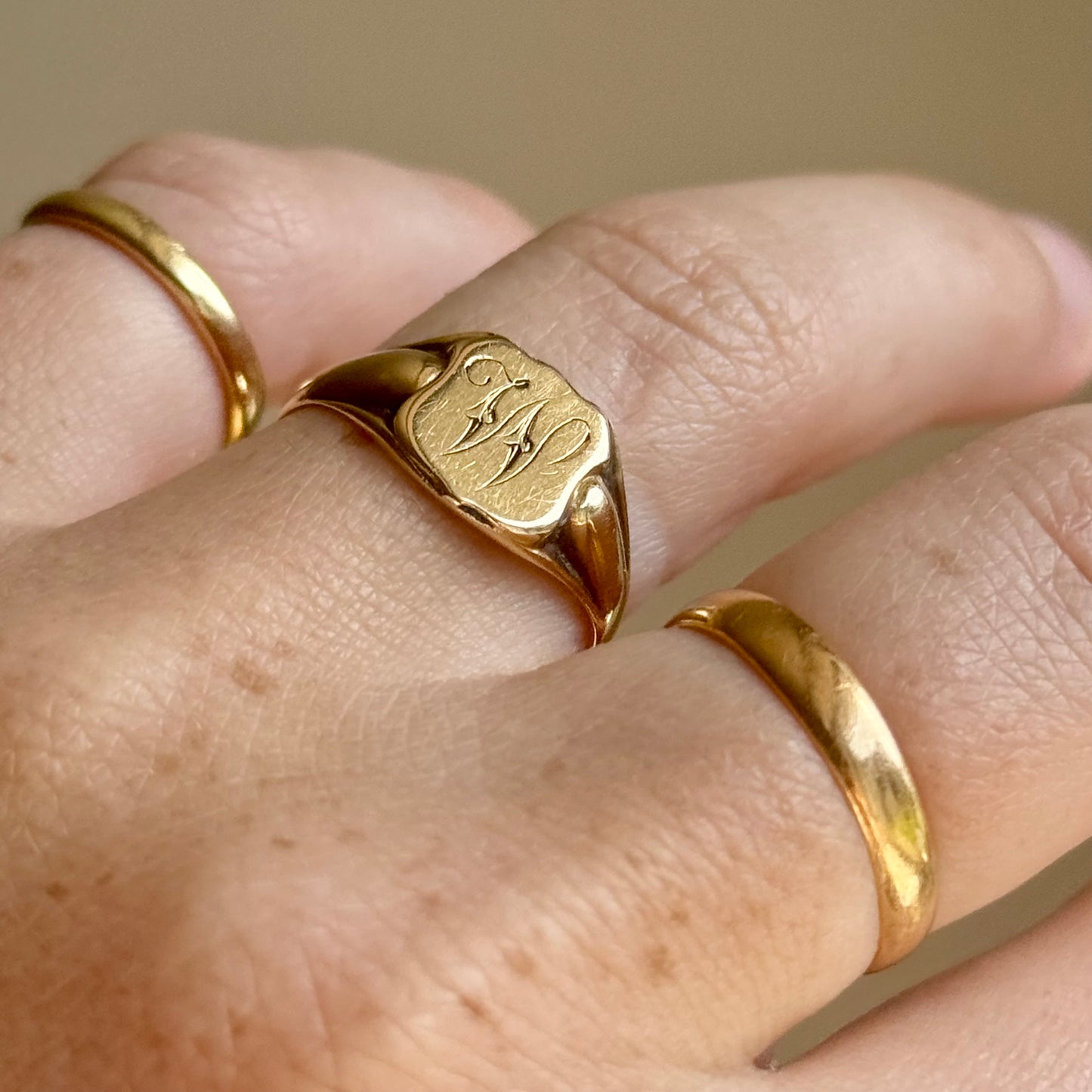 Antique Monogram 'W' Signet Ring in 18 Carat Gold