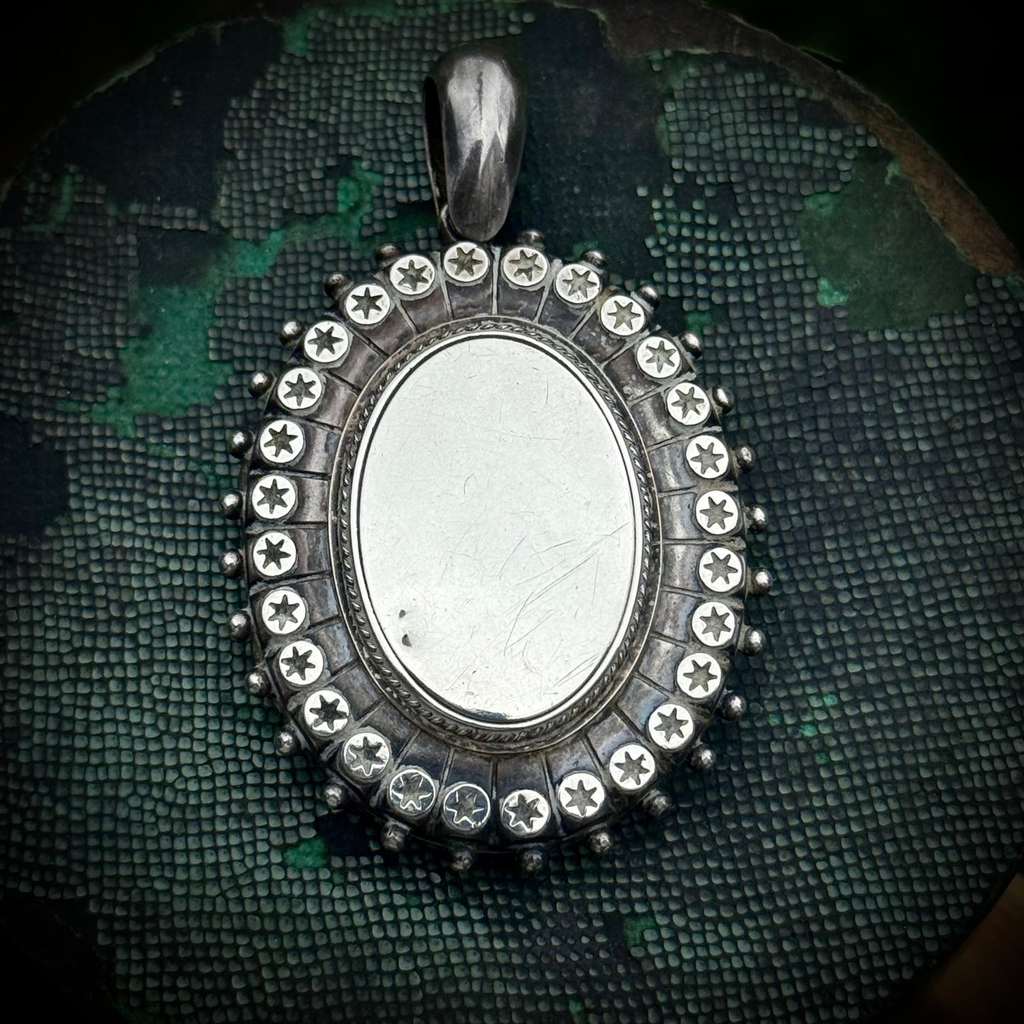 Victorian Star Sentimental Locket in Silver