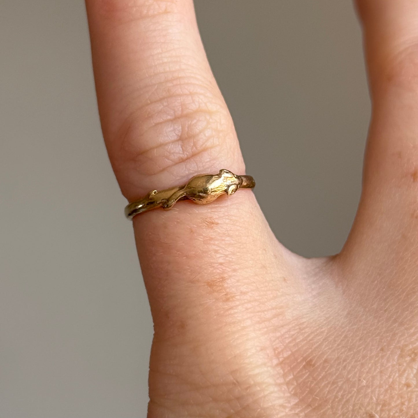 Vintage charming Mouse Ring in 9 Carat gold; Circa 1980