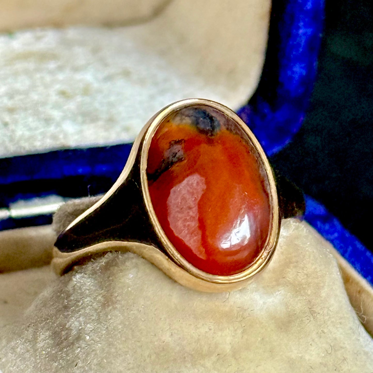 Vintage Agate Signet Ring in 9 Carat Gold; Circa 1937