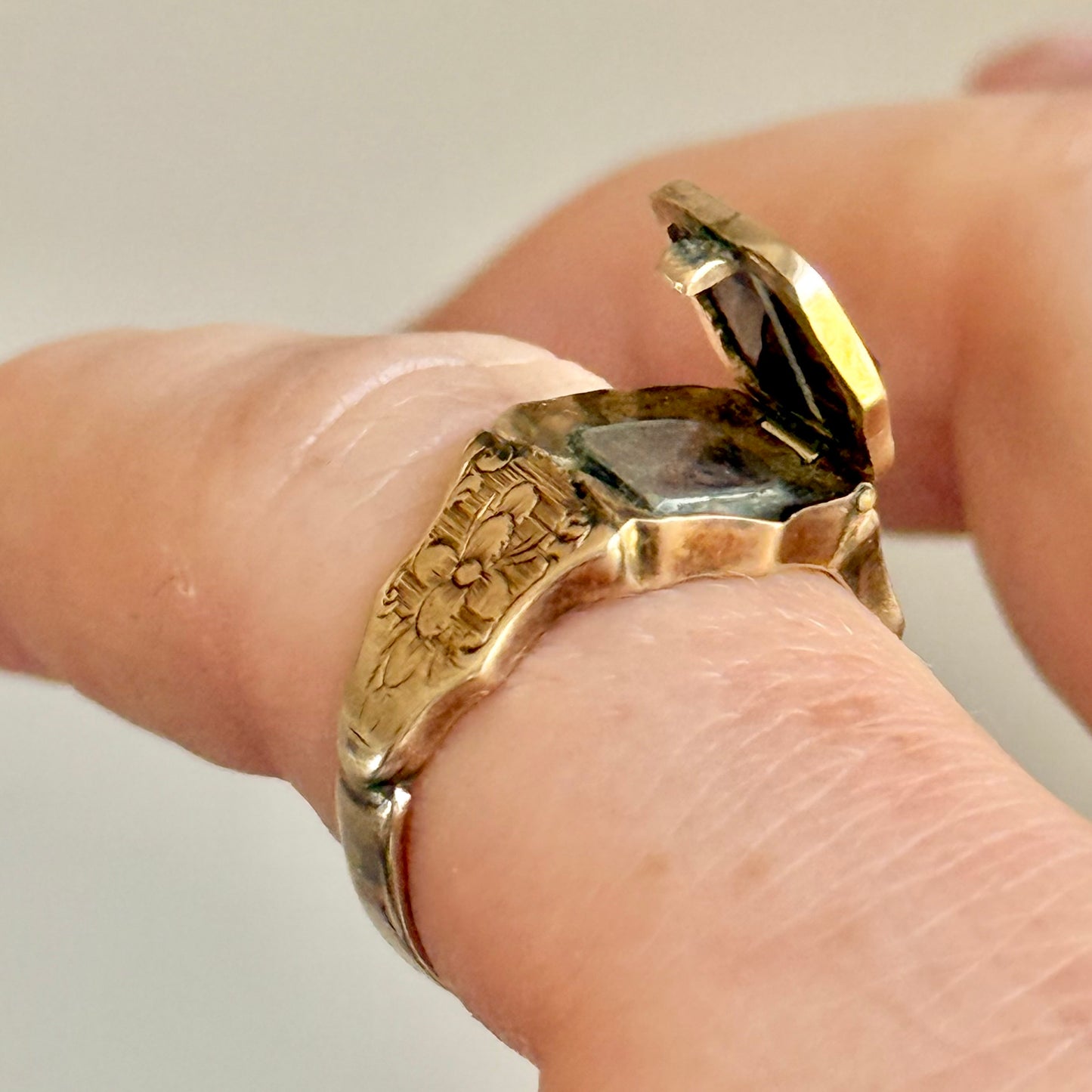 Victorian Mourning Locket Signet Ring in 9 Carat Gold; Circa 1860