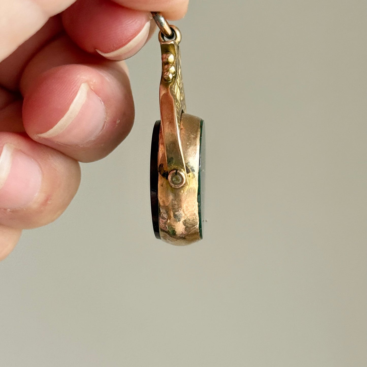 Victorian Agate Spinner Fob in 9 Carat Gold; Circa 1880