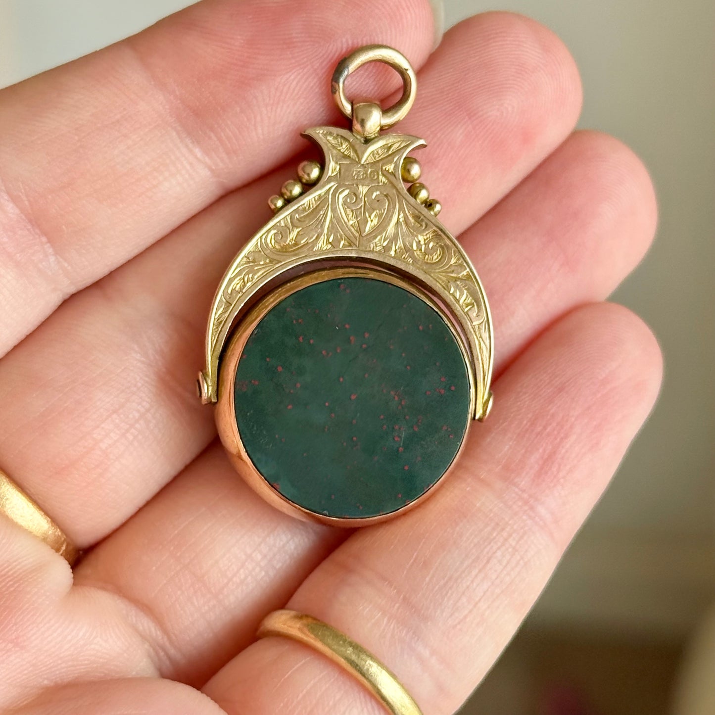 Victorian Agate Spinner Fob in 9 Carat Gold; Circa 1880