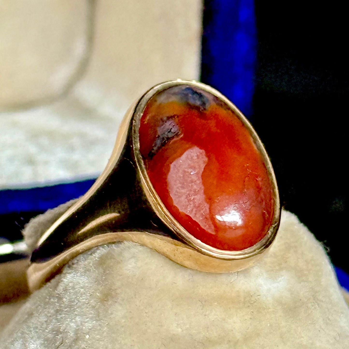 Vintage Agate Signet Ring in 9 Carat Gold; Circa 1937