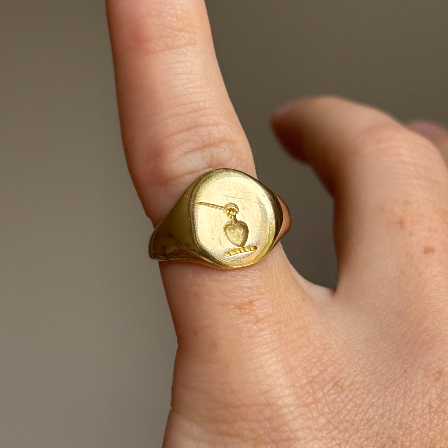 Vintage Heraldic Signet Ring in 18 Carat Gold; Circa 1960