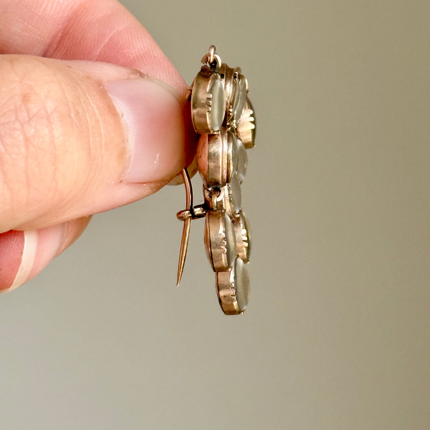 Georgian Sentimental Brooch in 9 Carat Gold; Circa 1830