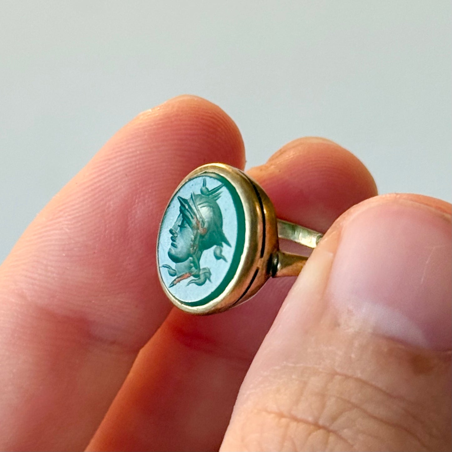 Vintage Agate Intaglio Ring in 9 Carat Gold; Circa 1940