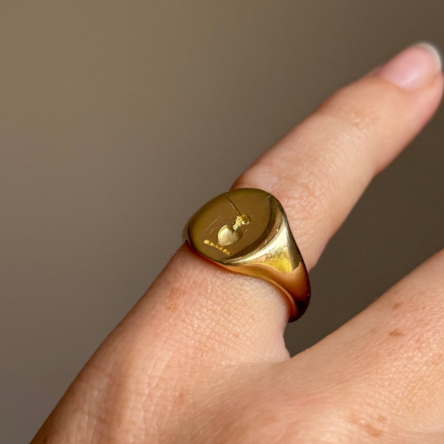 Vintage Heraldic Signet Ring in 18 Carat Gold; Circa 1960