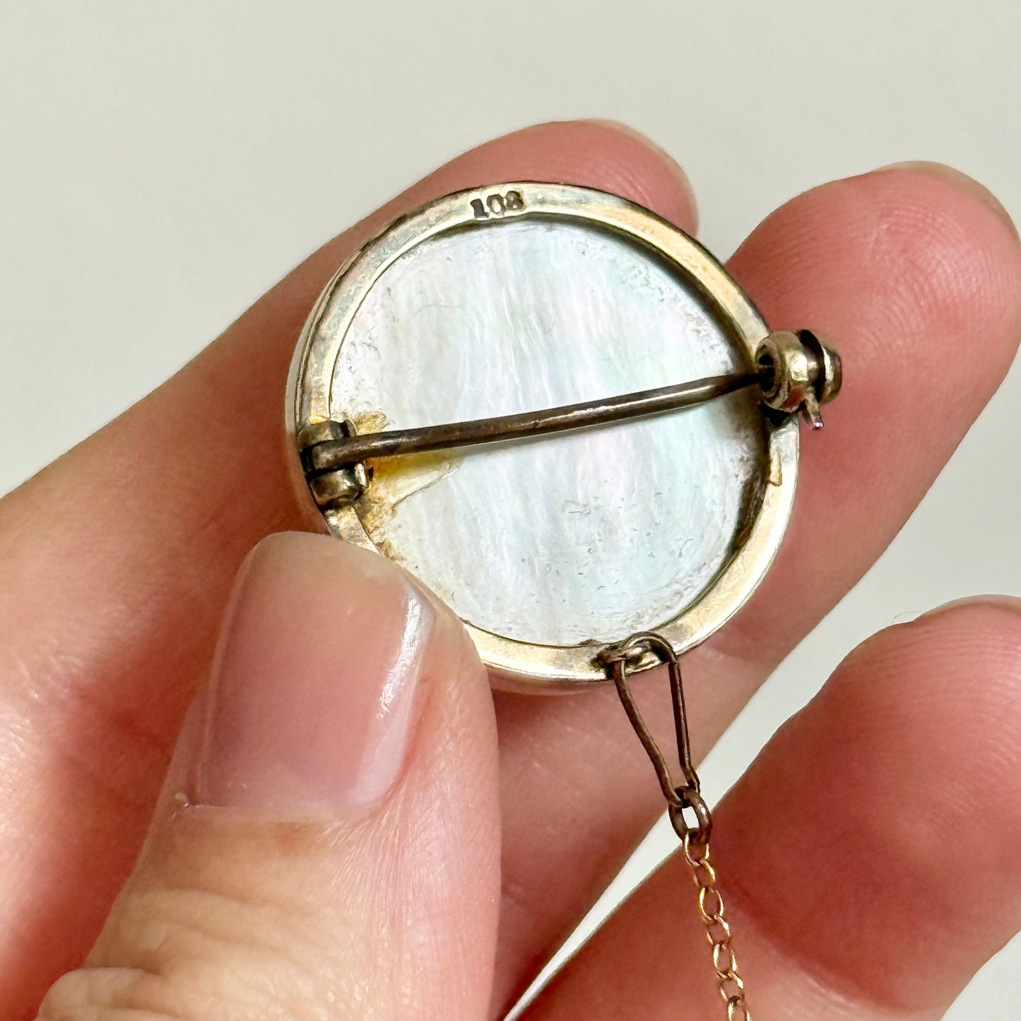 Victorian Terrier Essex Crystal Brooch in 9 Carat Gold ; Circa 1880