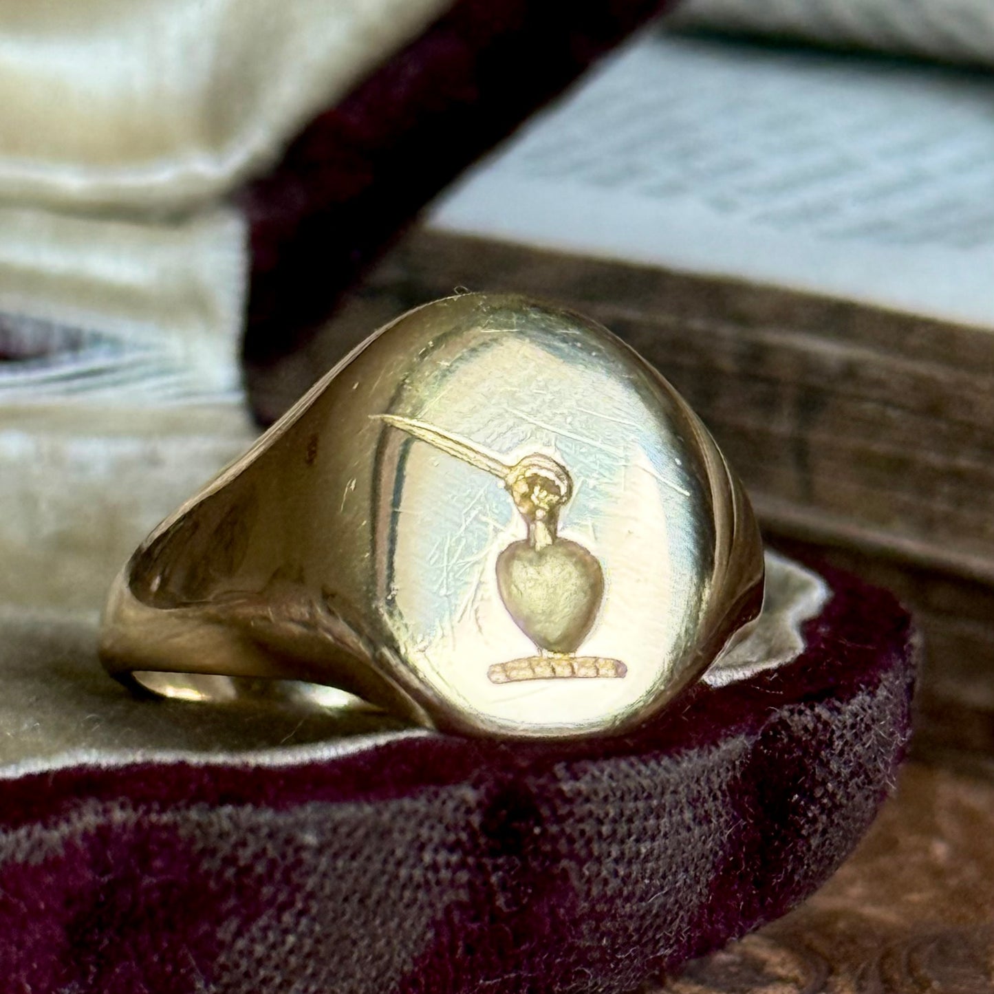 Vintage Heraldic Signet Ring in 18 Carat Gold; Circa 1960