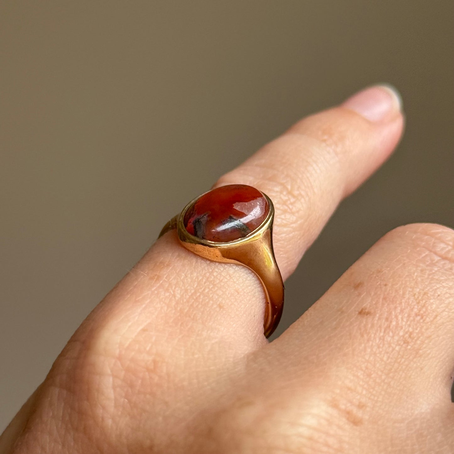 Vintage Agate Signet Ring in 9 Carat Gold; Circa 1937