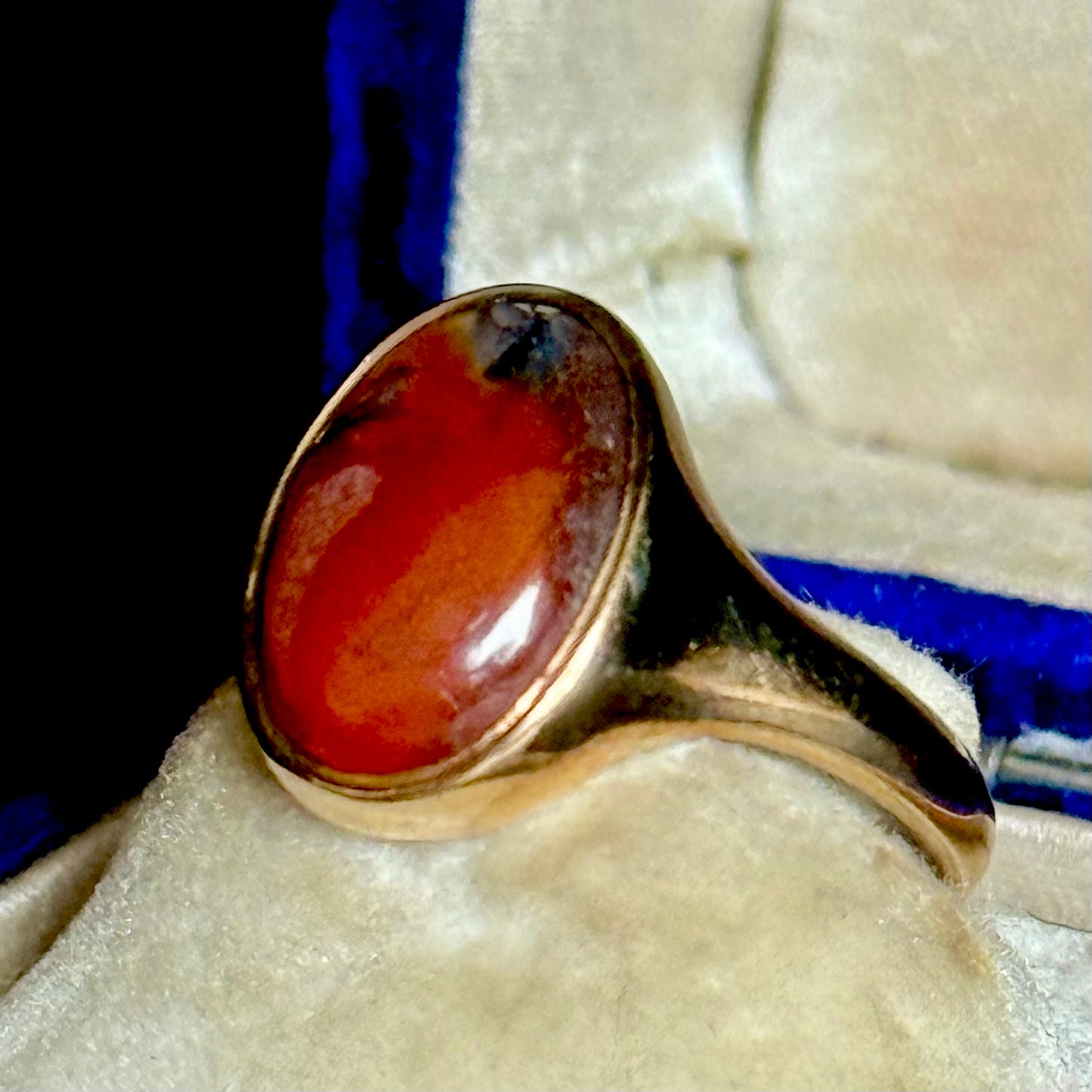 Vintage Agate Signet Ring in 9 Carat Gold; Circa 1937