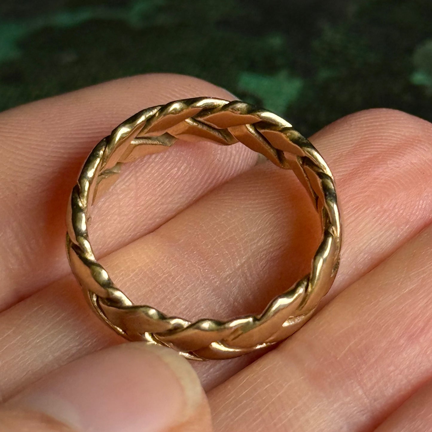 Vintage Woven Band in 9 Carat Gold