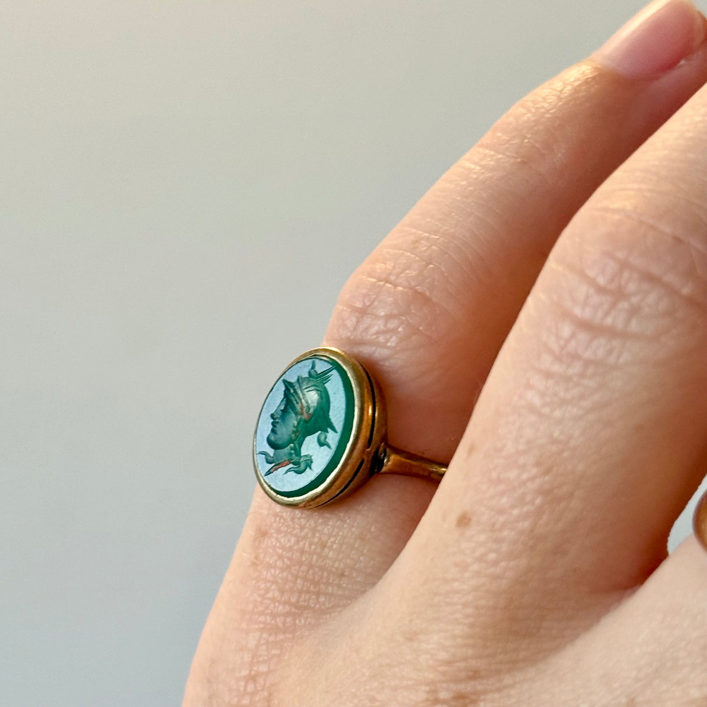 Vintage Agate Intaglio Ring in 9 Carat Gold; Circa 1940