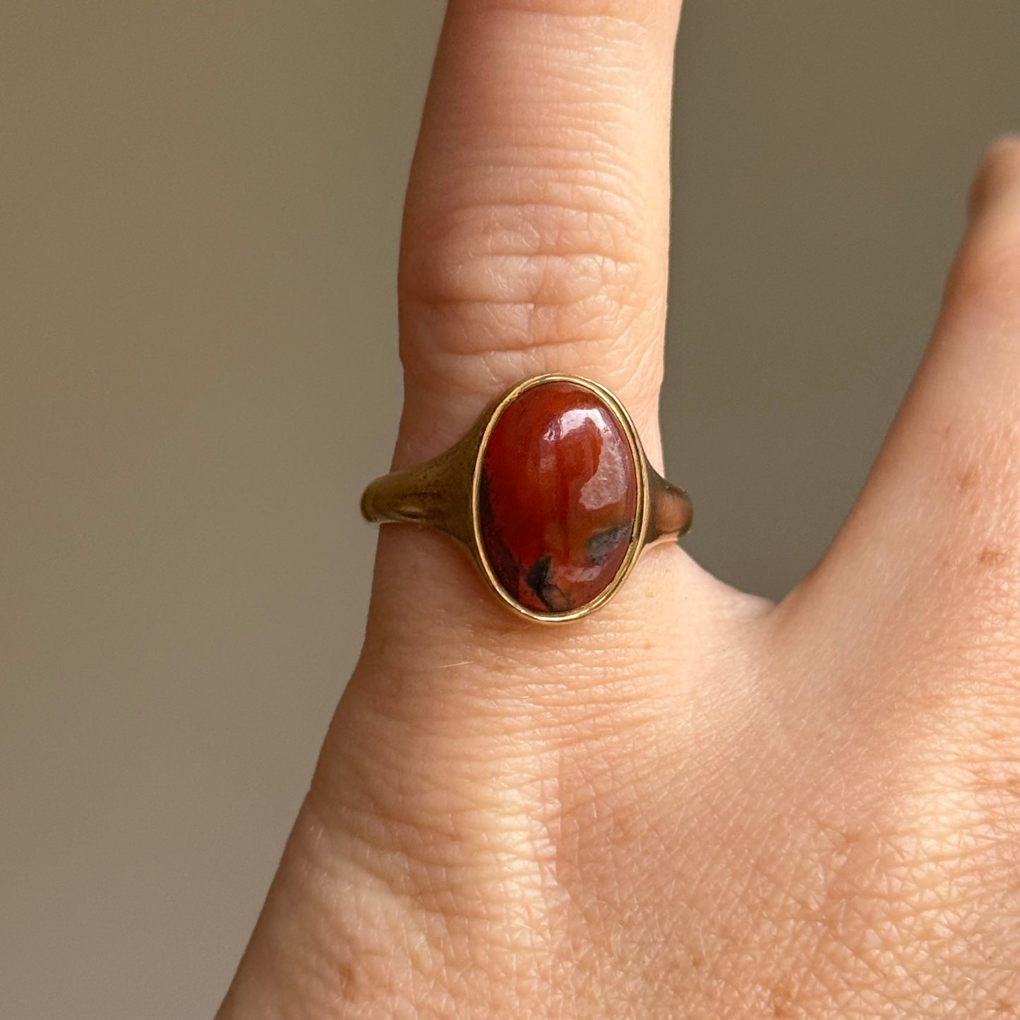 Vintage Agate Signet Ring in 9 Carat Gold; Circa 1937