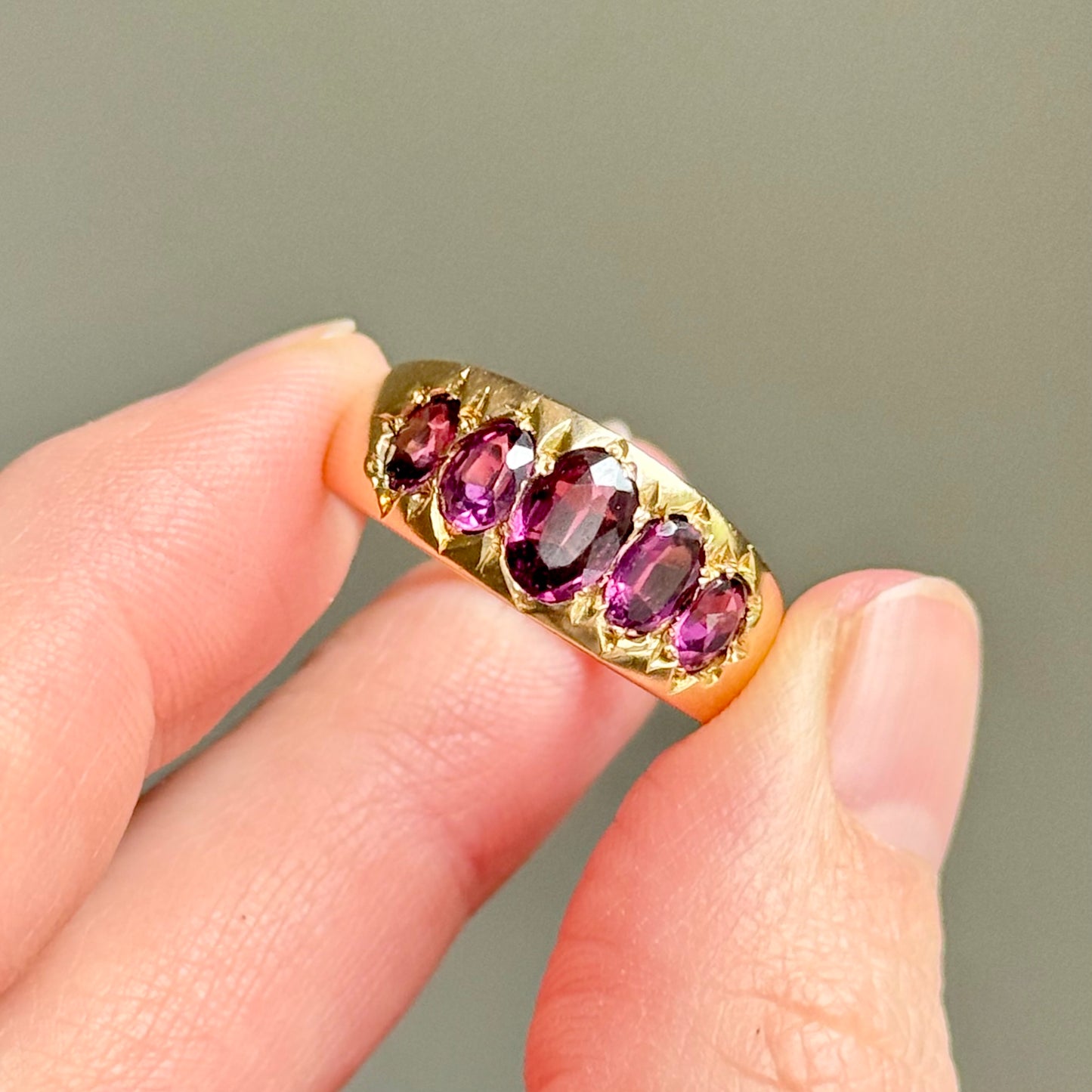 Antique Victorian Graduating Garnet Ring in 9 Carat Gold
