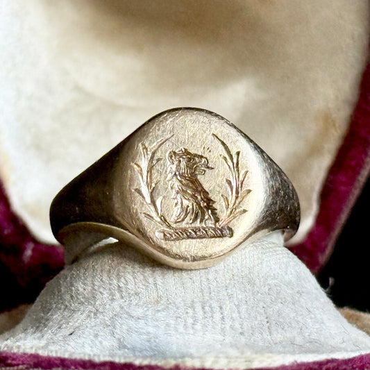 Vintage Lion & Laurel Signet Ring 9 Carat gold