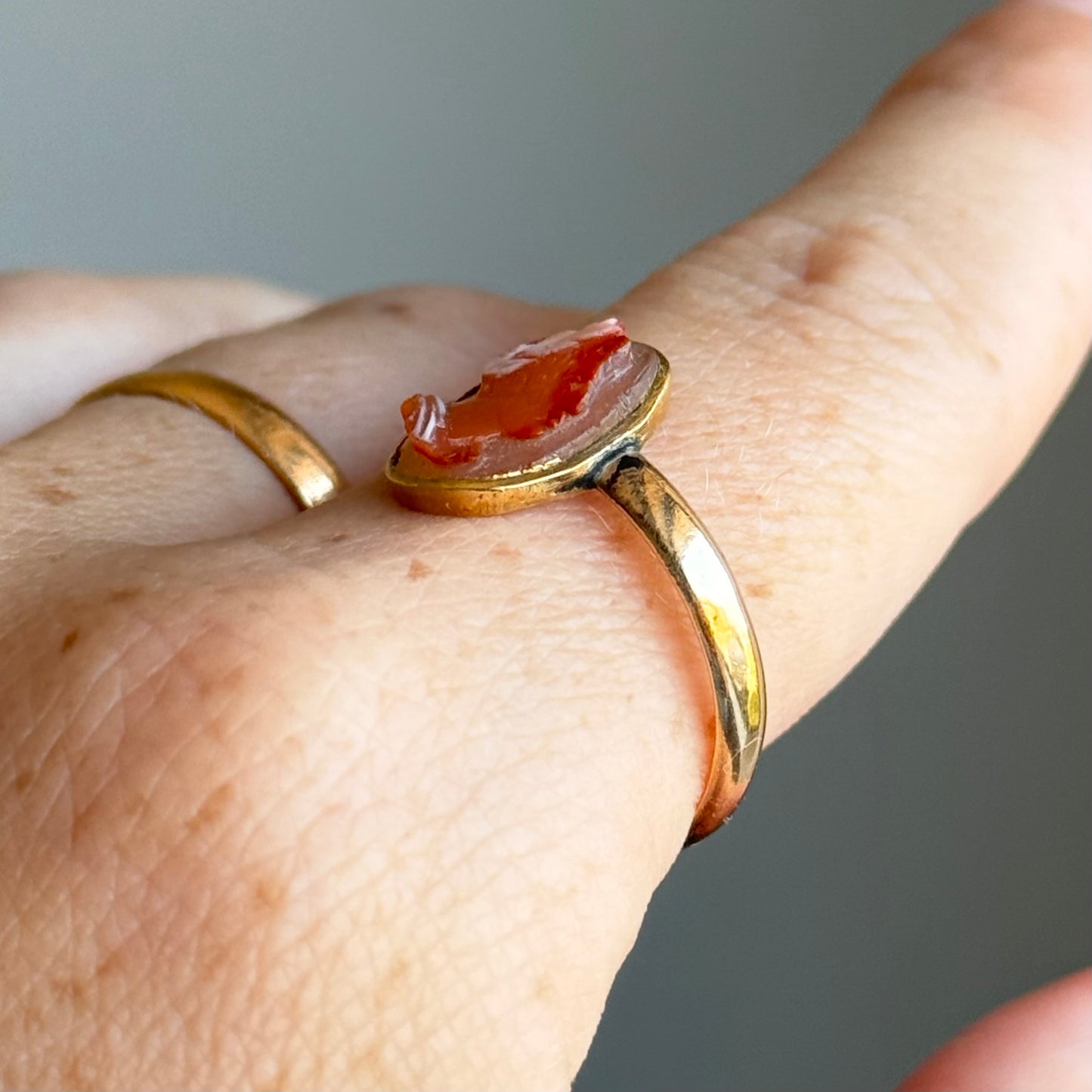 Antique Agate Cameo Ring in 18 Carat Gold