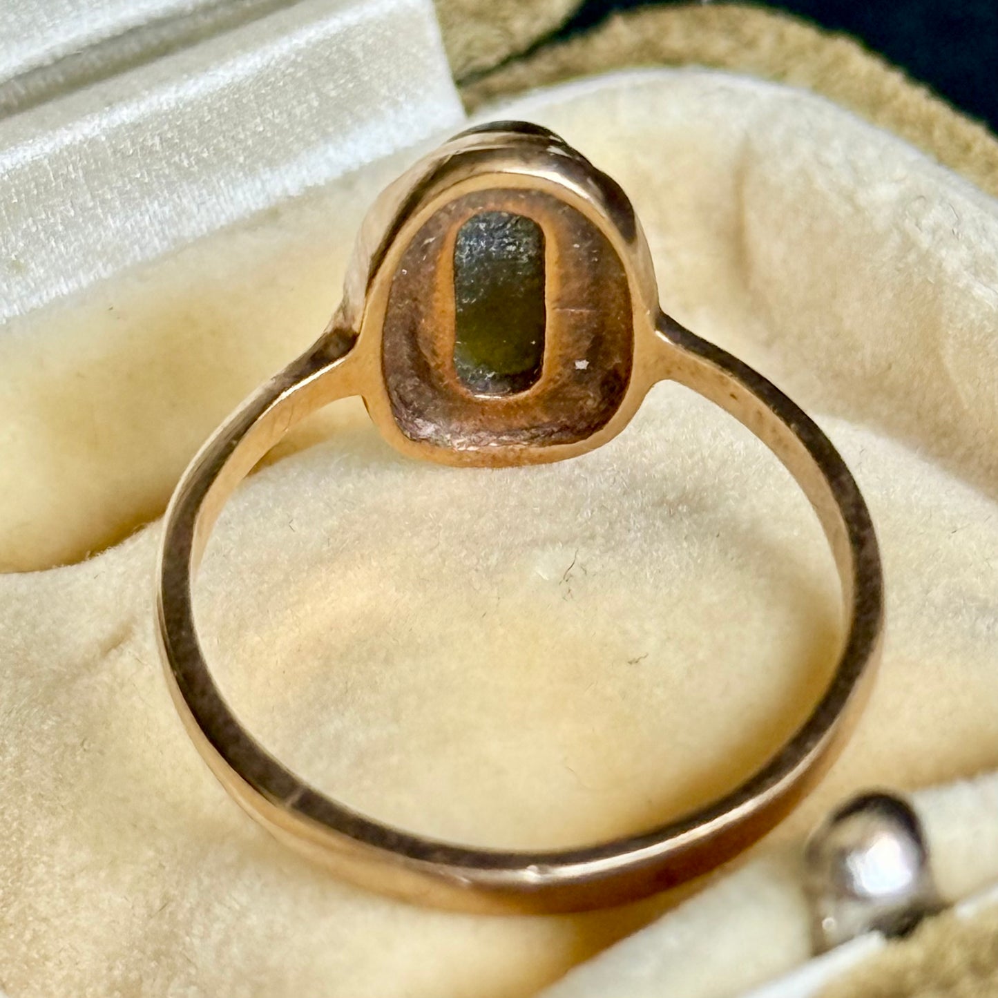 Vintage Irish Connemara marble Ring in 9 Carat Gold; Circa 1969