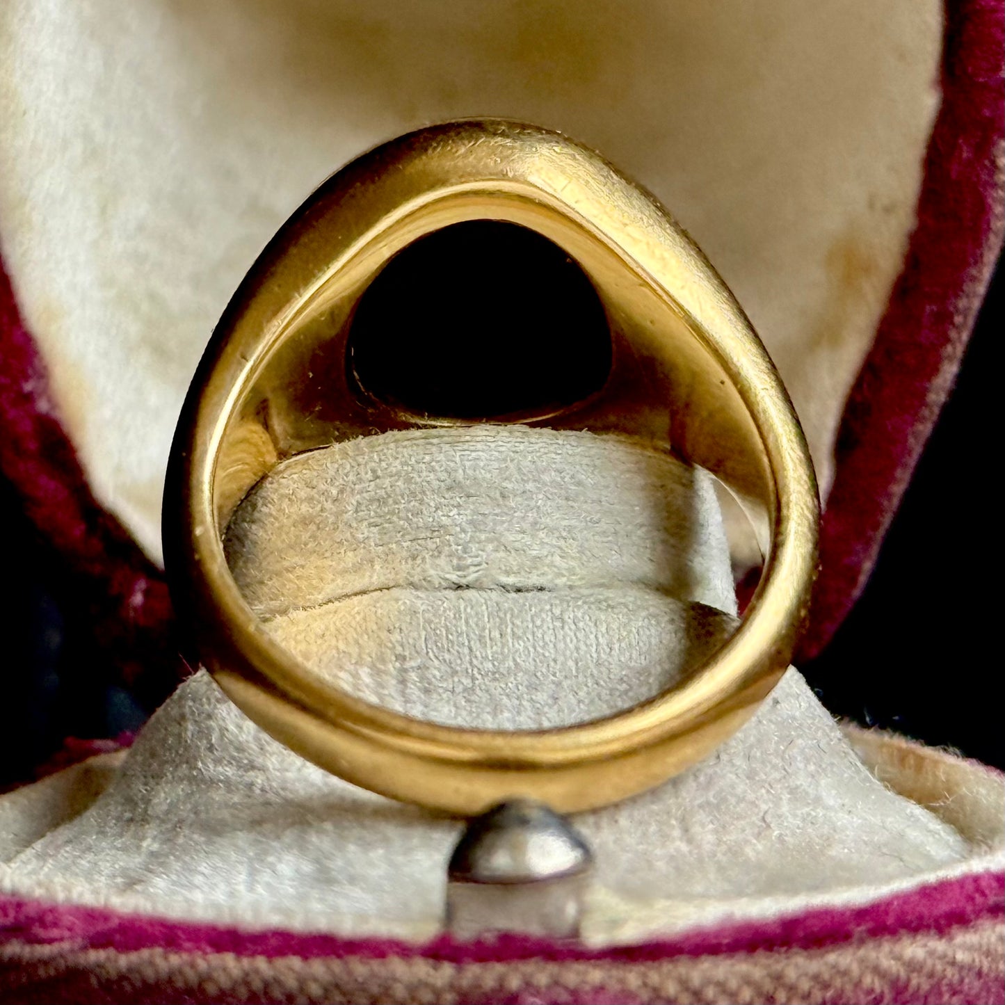 Vintage 'S' Carnelian Intaglio Signet Ring in 18 Carat Gold; Circa 1960
