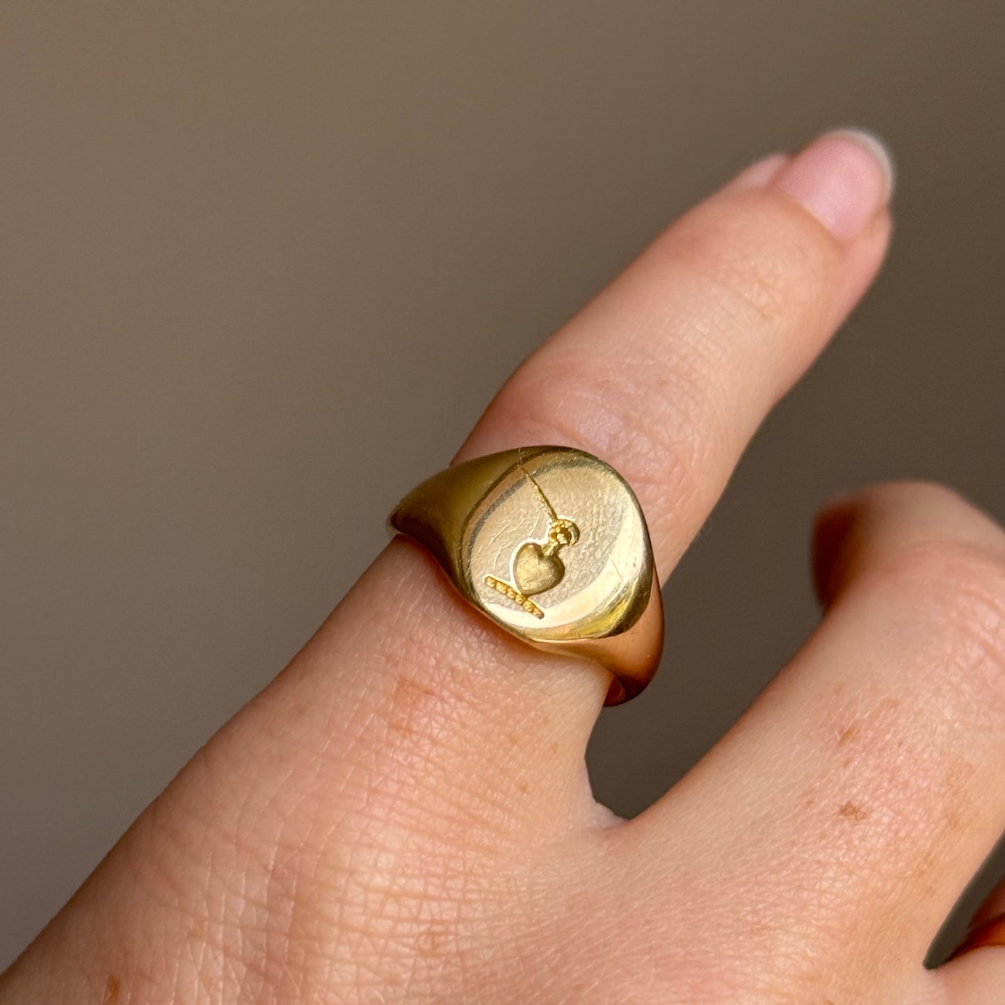 Vintage Heraldic Signet Ring in 18 Carat Gold; Circa 1960