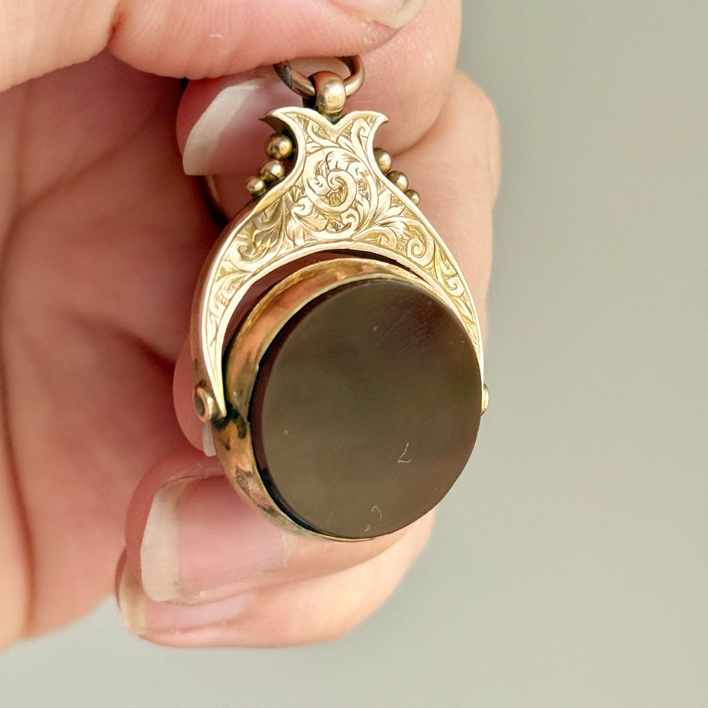 Victorian Agate Spinner Fob in 9 Carat Gold; Circa 1880