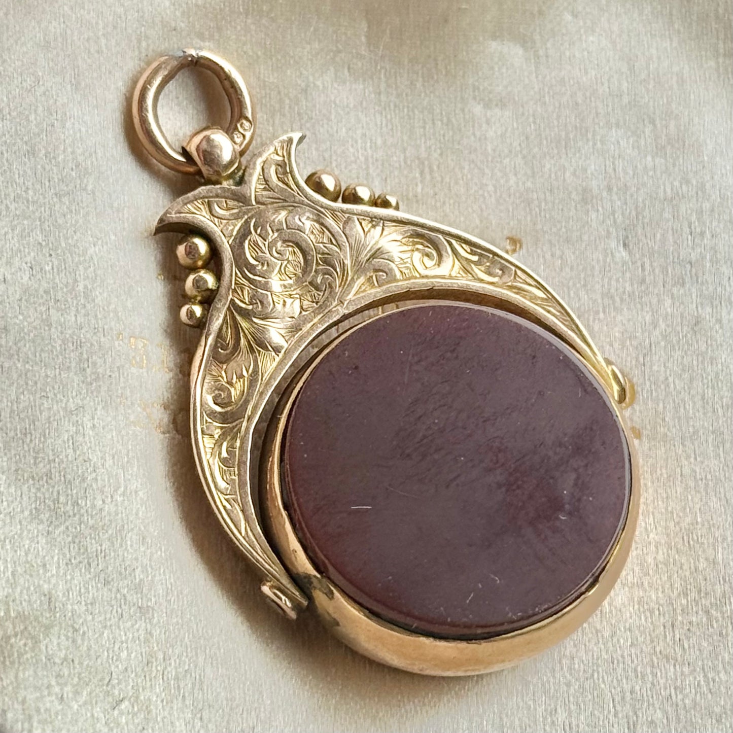 Victorian Agate Spinner Fob in 9 Carat Gold; Circa 1880