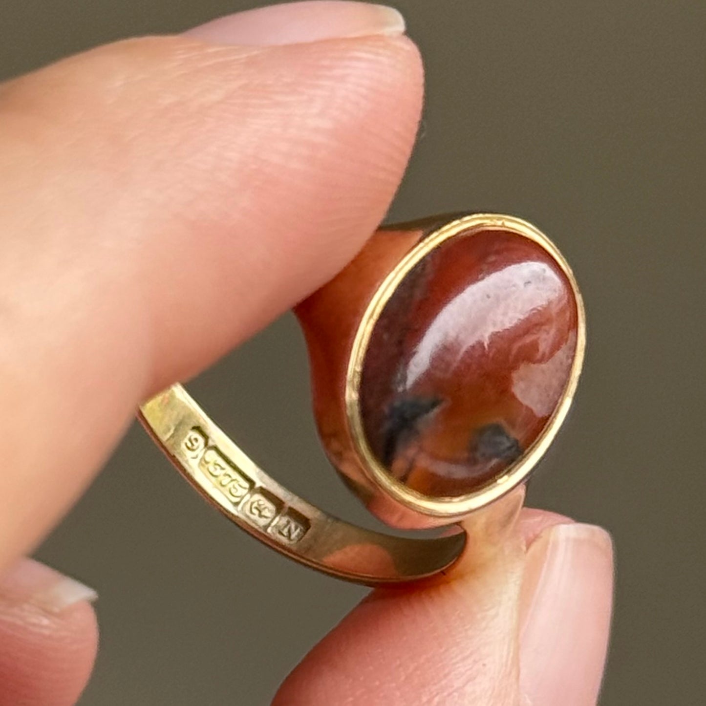 Vintage Agate Signet Ring in 9 Carat Gold; Circa 1937