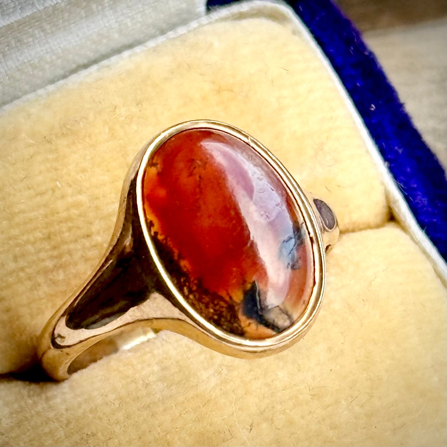 Vintage Agate Signet Ring in 9 Carat Gold; Circa 1937