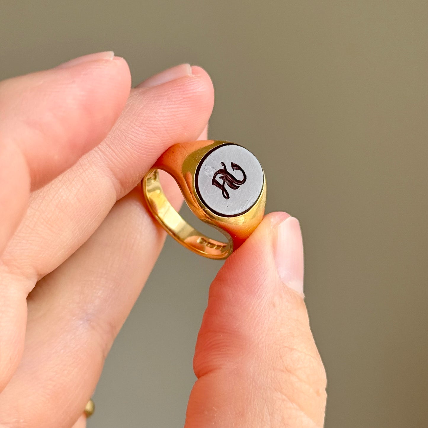 Vintage 'S' Carnelian Intaglio Signet Ring in 18 Carat Gold; Circa 1960