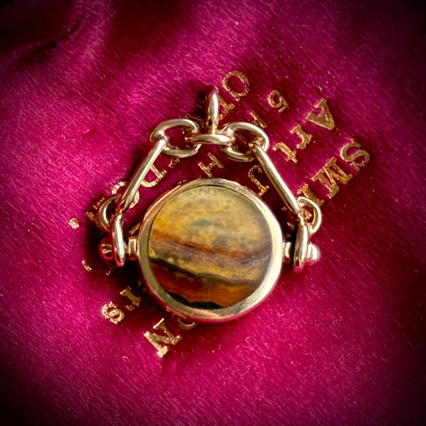 Vintage Agate Spinning Fob in 9 Carat Gold; Circa 1998