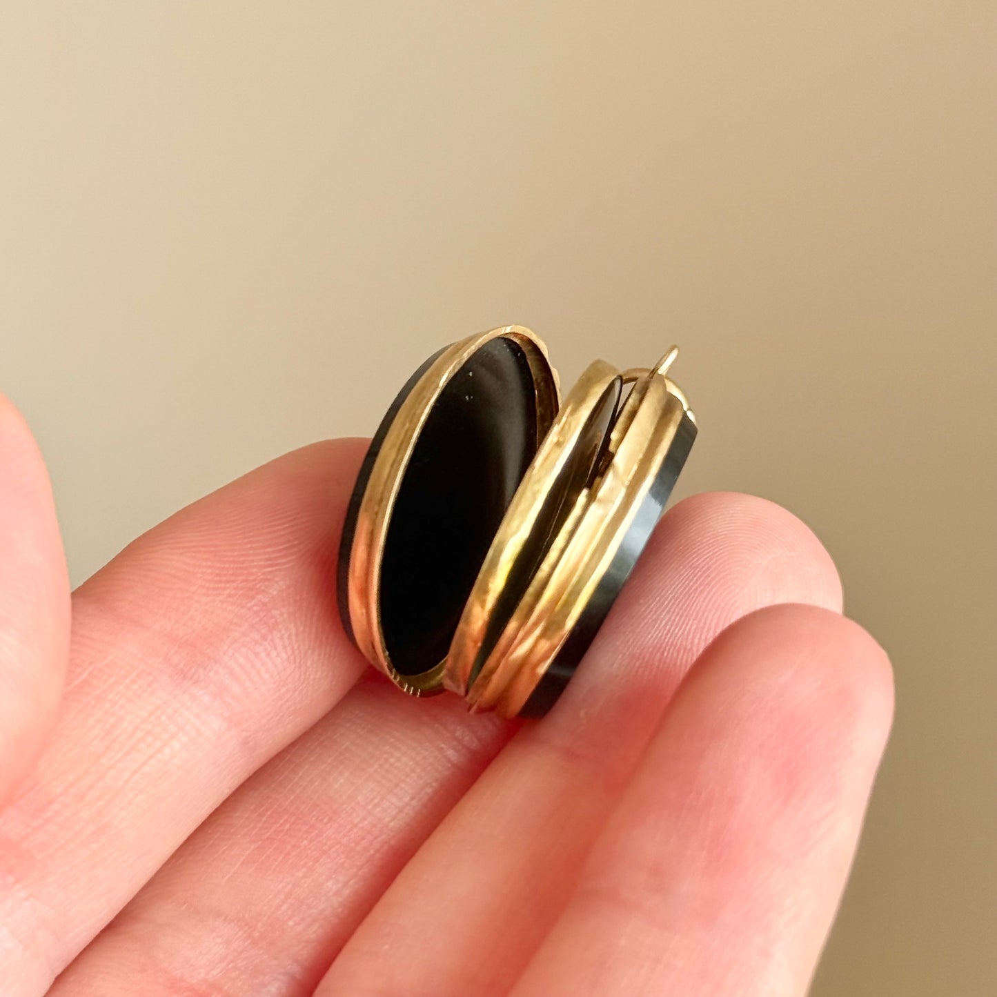 Antique 'E' Onyx Oval Locket in 9 Carat Gold; Circa 1895