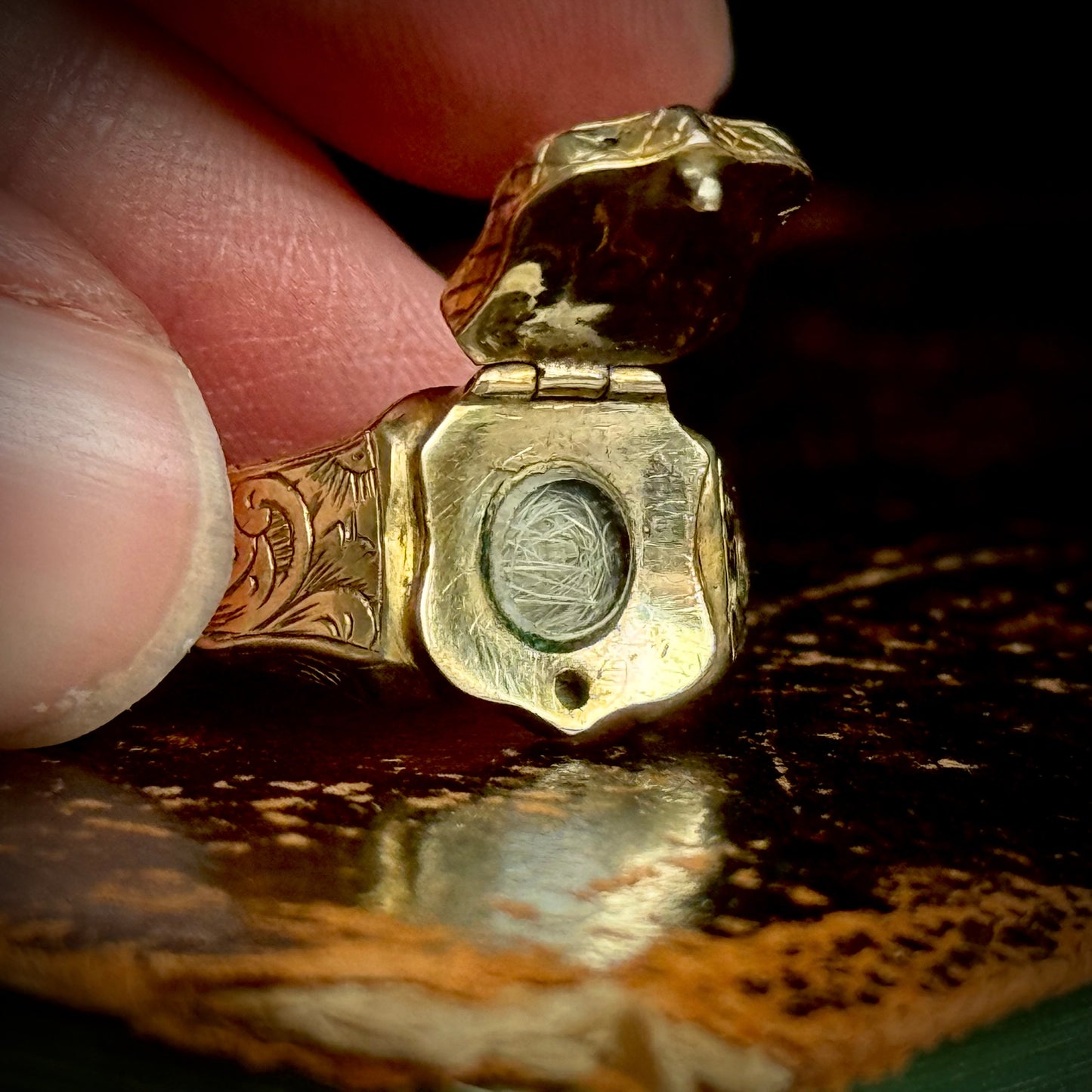 Antique Victorian Hinged Locket Signet Ring in 9 Carat Gold