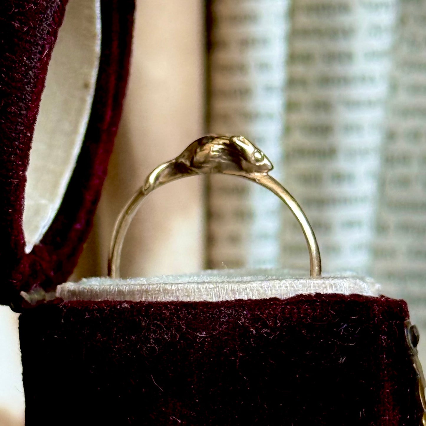 Vintage charming Mouse Ring in 9 Carat gold; Circa 1980