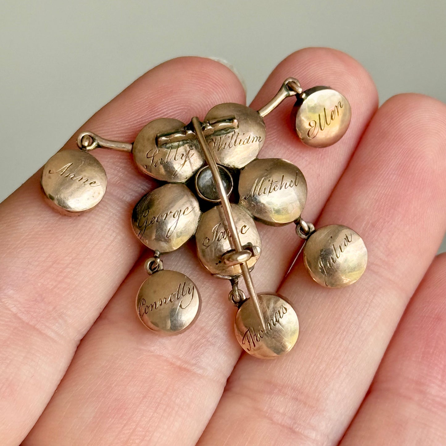 Georgian Sentimental Brooch in 9 Carat Gold; Circa 1830