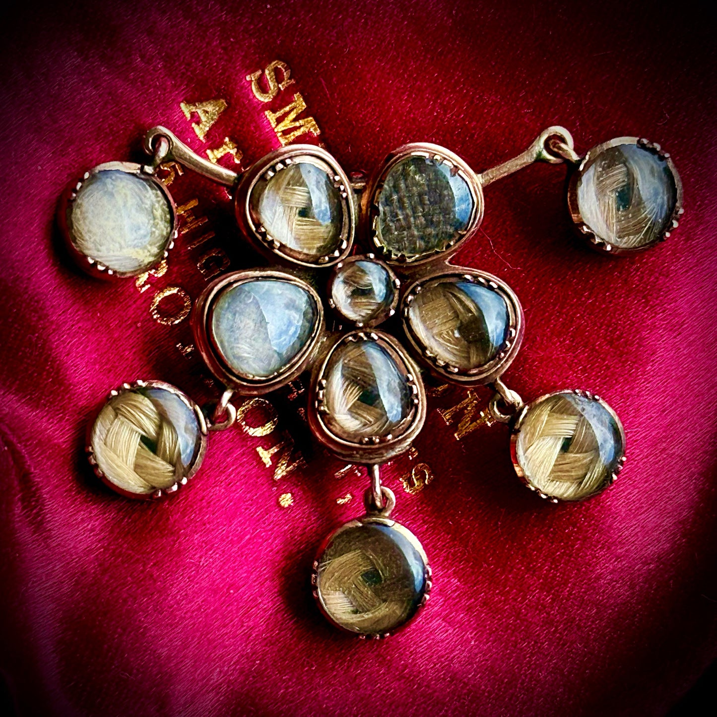 Georgian Sentimental Brooch in 9 Carat Gold; Circa 1830