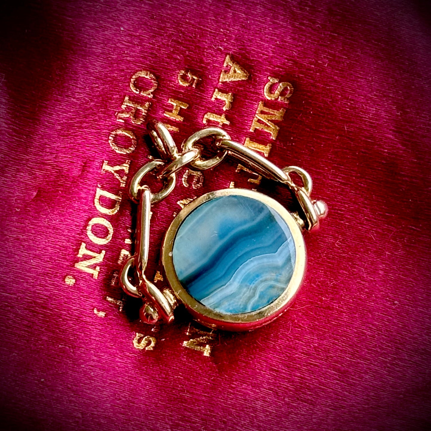Vintage Agate Spinning Fob in 9 Carat Gold; Circa 1998