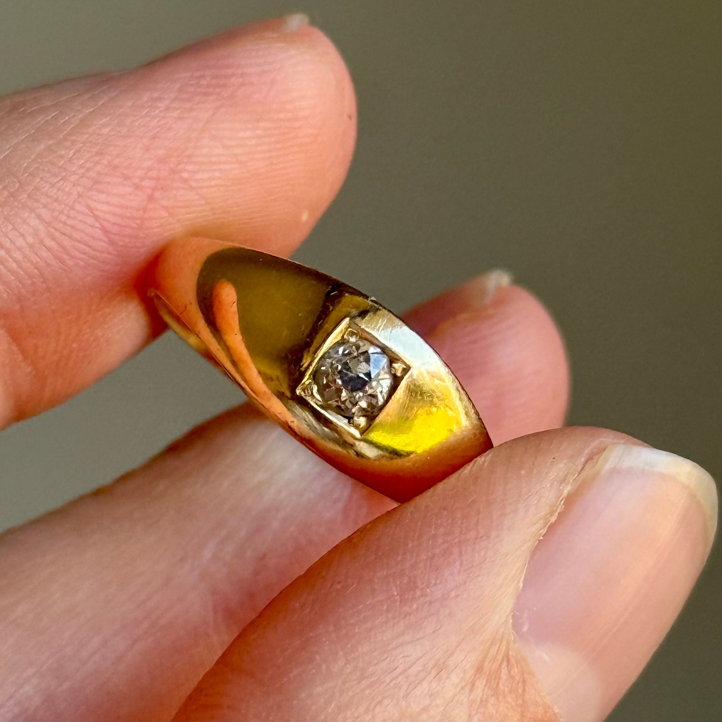 Antique Victorian Old Cut Diamond Ring in 18 Carat Gold