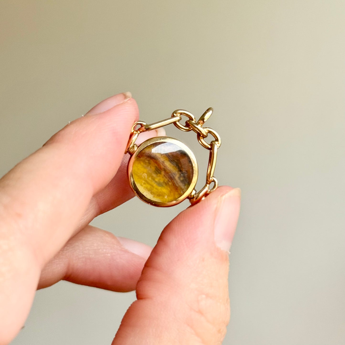 Vintage Agate Spinning Fob in 9 Carat Gold; Circa 1998