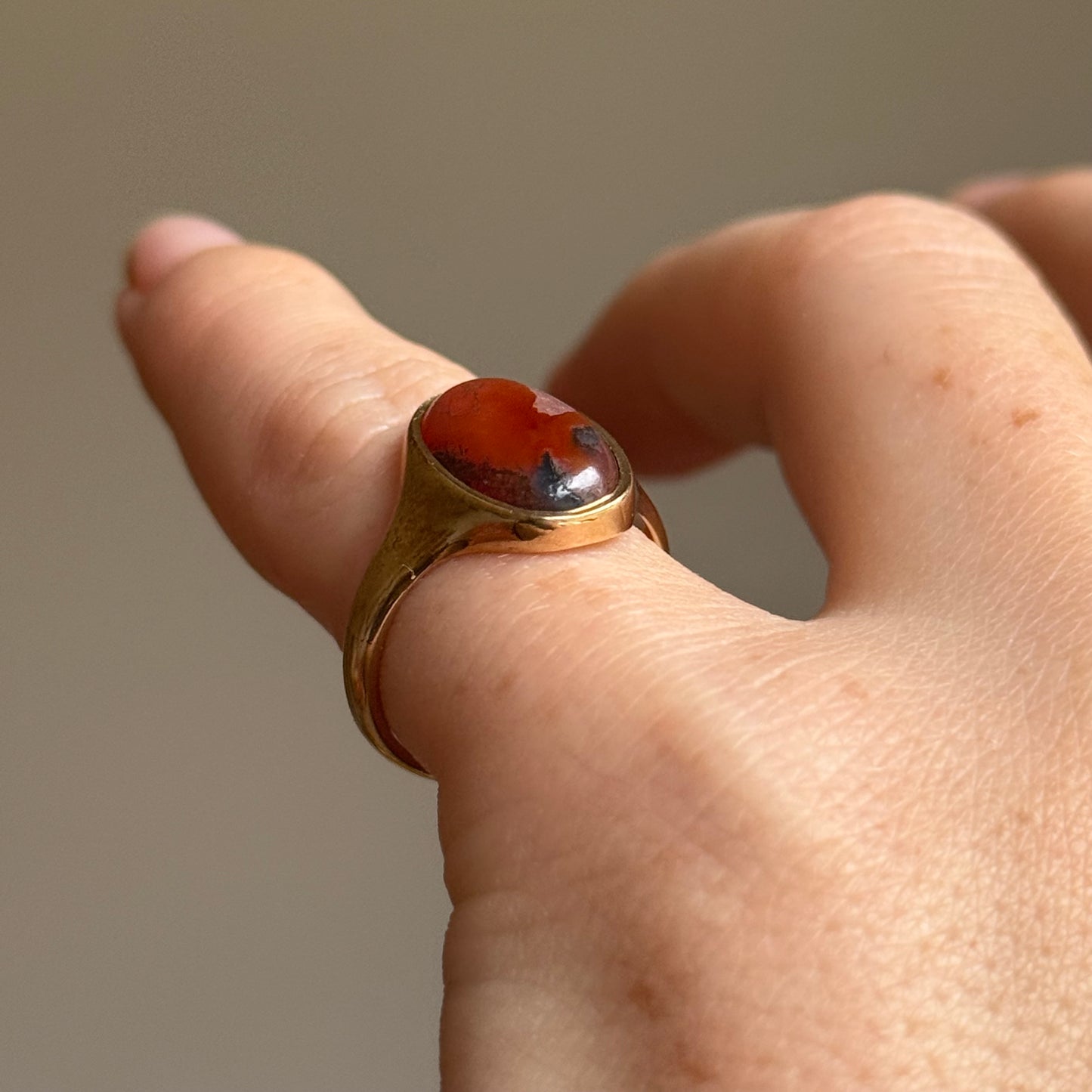 Vintage Agate Signet Ring in 9 Carat Gold; Circa 1937