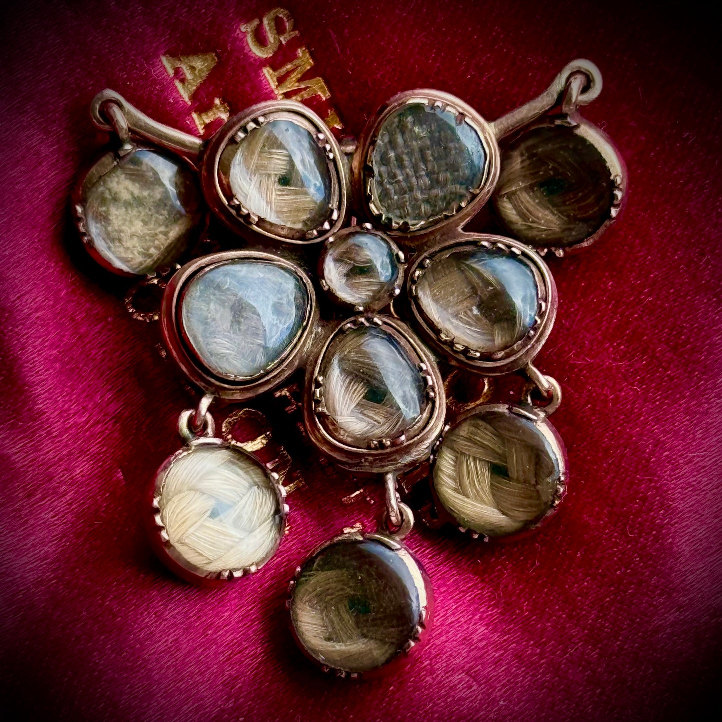 Georgian Sentimental Brooch in 9 Carat Gold; Circa 1830