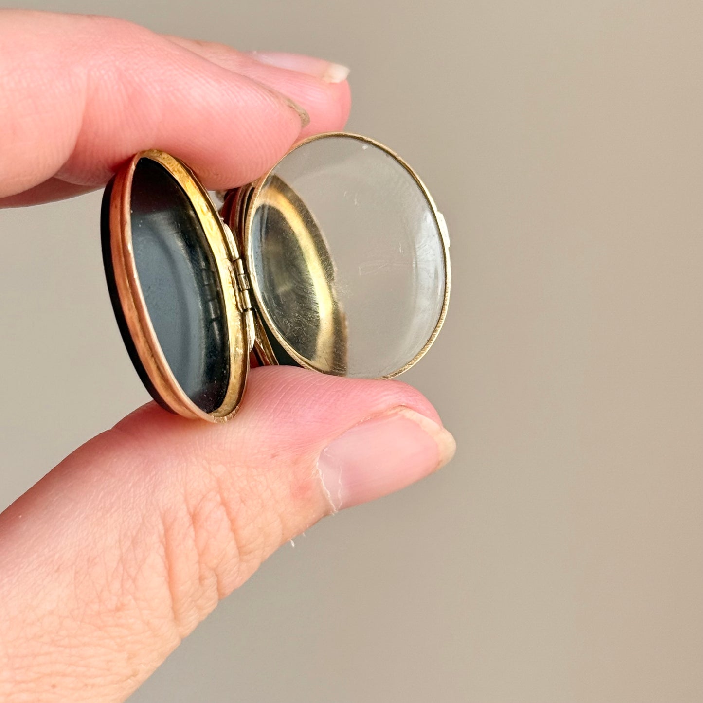 Antique 'E' Onyx Oval Locket in 9 Carat Gold; Circa 1895