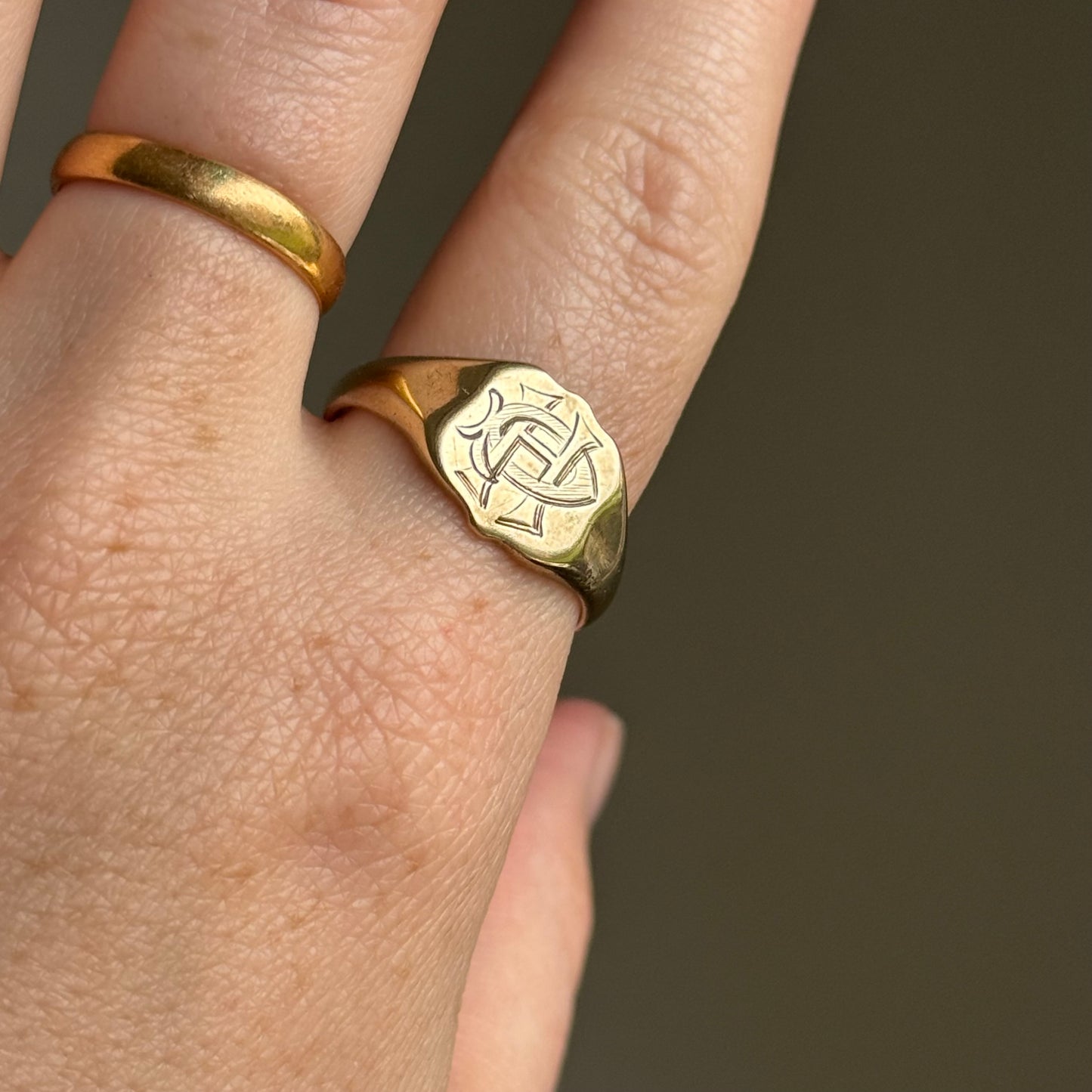 Antique Monogram 'Ruth' Signet Ring in 9 Carat Gold