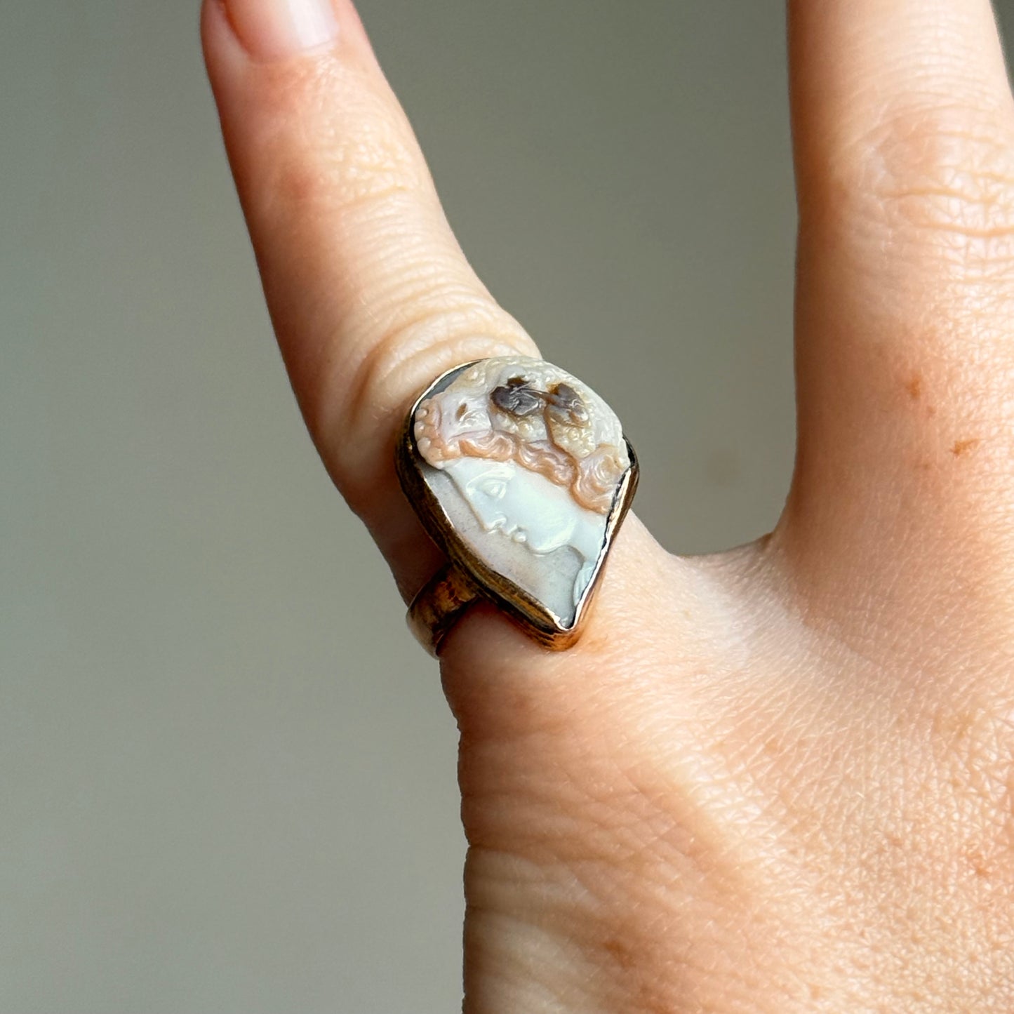 Antique Agate Cameo Ring in 15 Carat Gold; Circa 1905