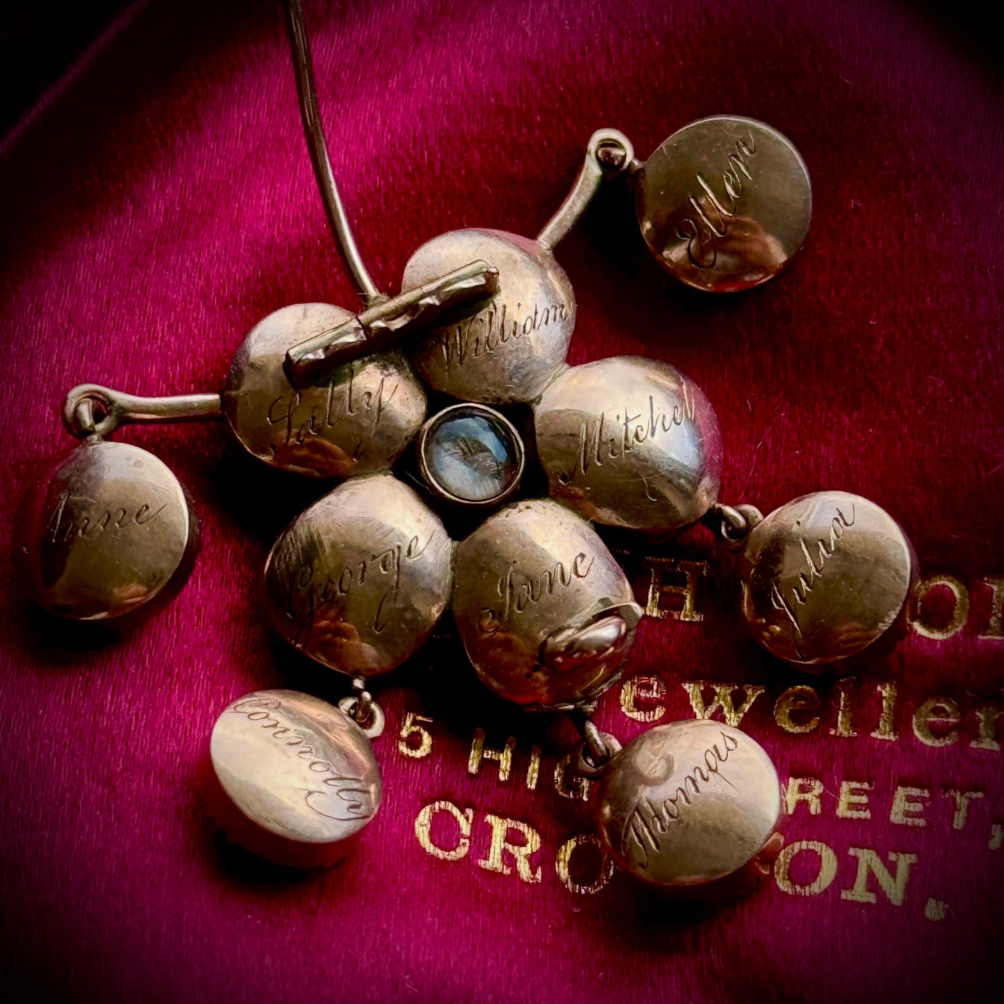 Georgian Sentimental Brooch in 9 Carat Gold; Circa 1830