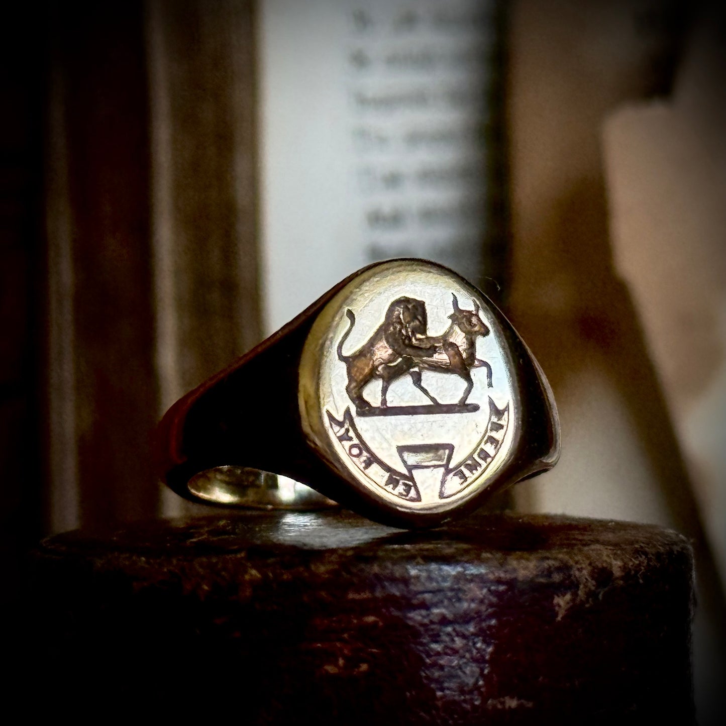Vintage Signet Ring fin 9 Carat Gold