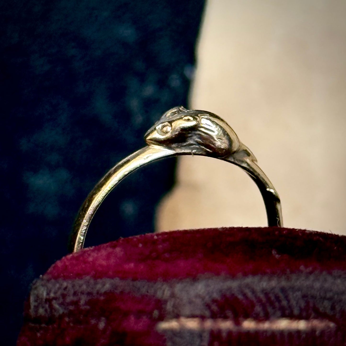 Vintage charming Mouse Ring in 9 Carat gold; Circa 1980