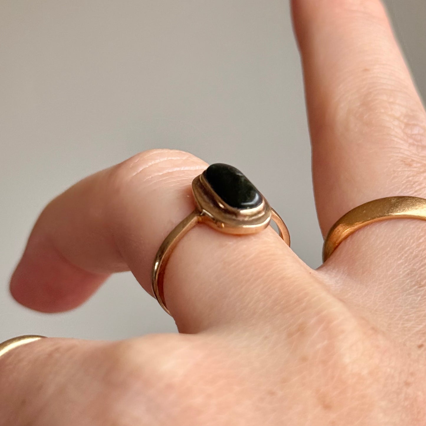 Vintage Irish Connemara marble Ring in 9 Carat Gold; Circa 1969