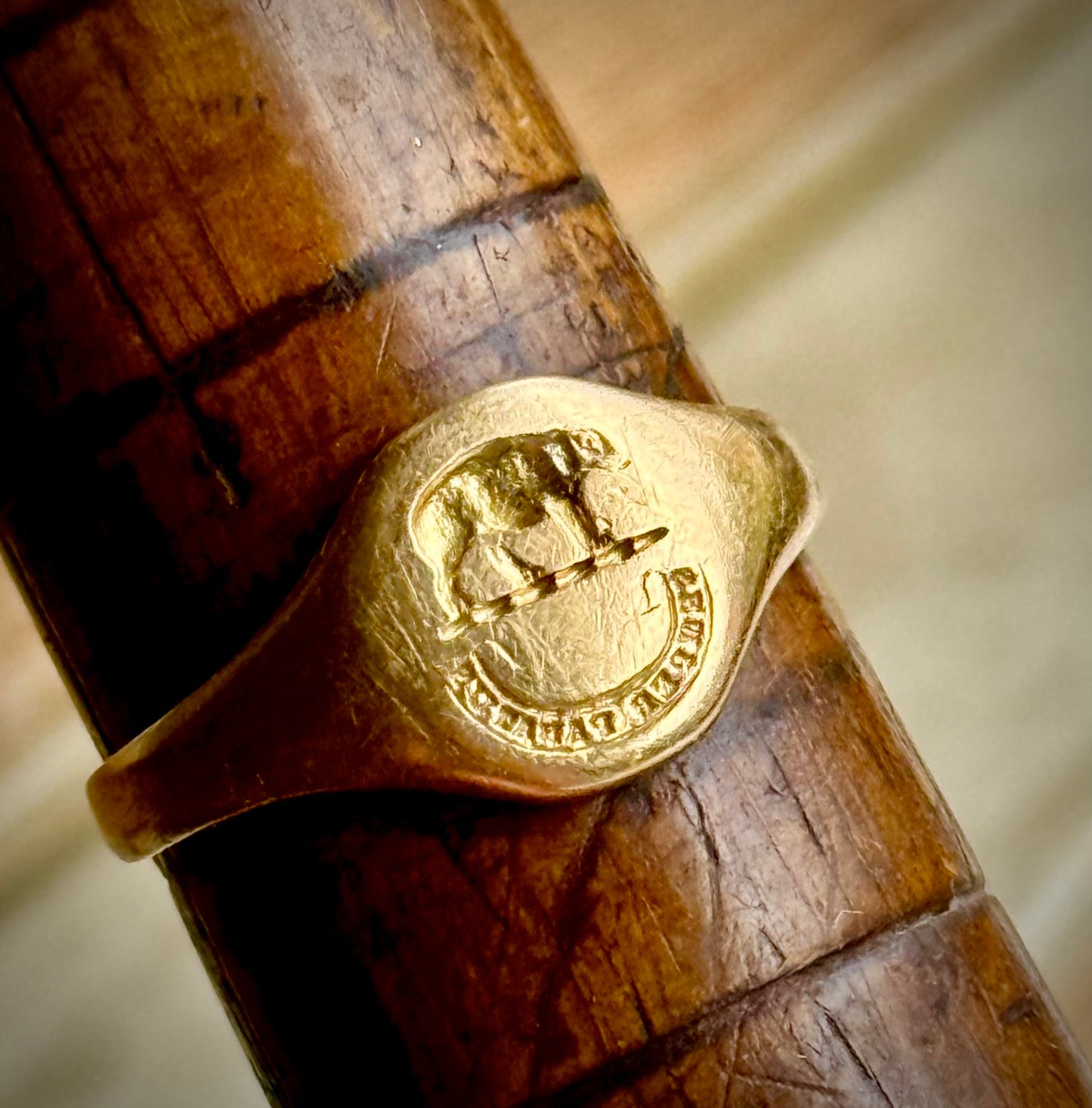 Victorian Elephant SEMPER PARITUS Signet ring in 18 Carat Gold